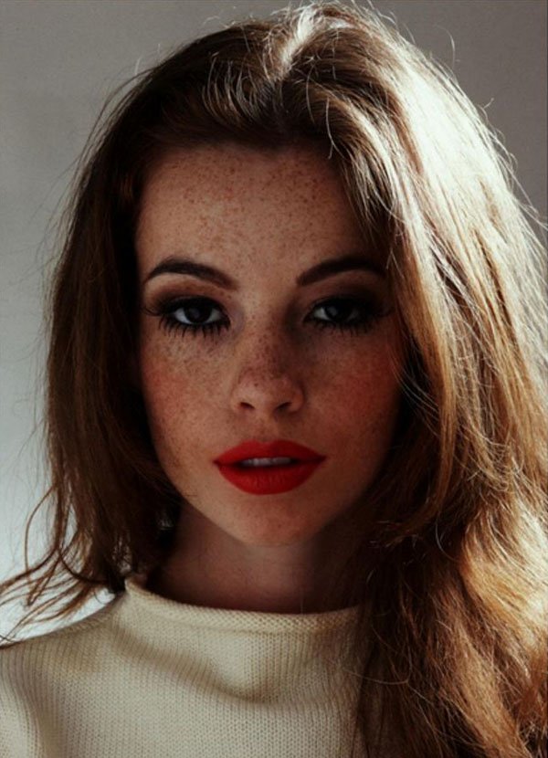 freckles-red-lips