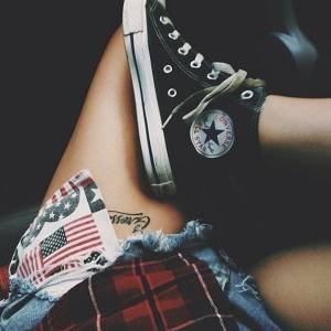 Celeb Essentials: black converse