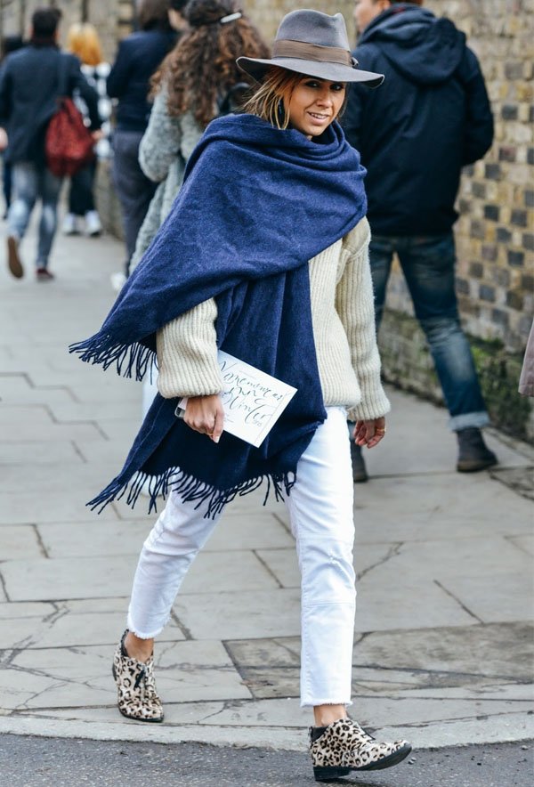 all-white-look-blue-scarf