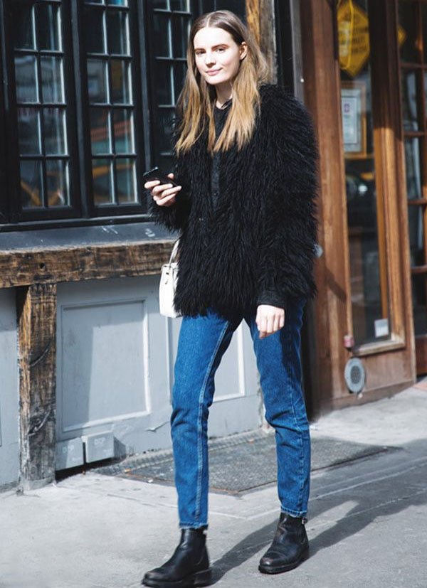 fur-coat-street-style-black-coturno-boots-jeans-normcore