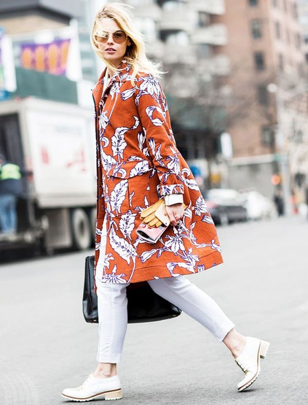 street-style-look-todo-branco-jaqueta-estampada