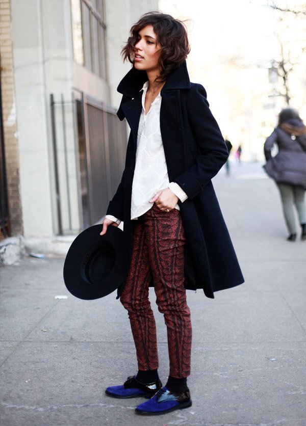street-style-printed-pants-coat-hat-cold