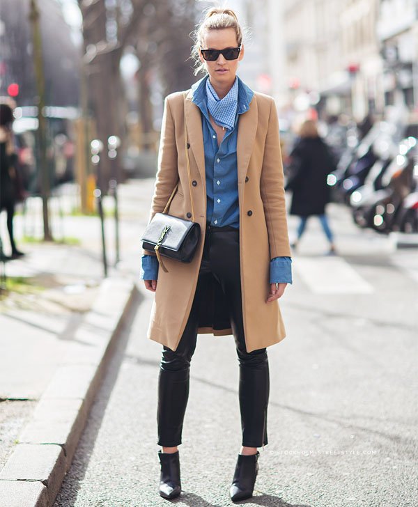 look-inverno-sobretudo-caramelo-skinny-jeans-street-style