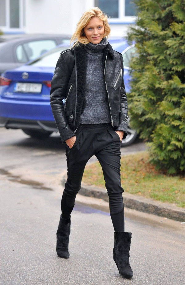 turtle-neck-street-style-black-boots