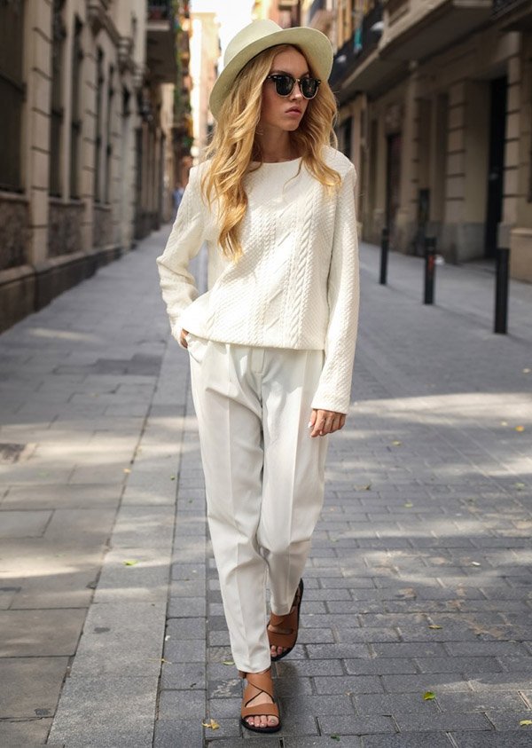 all-white-look-street-style-flat-sandals