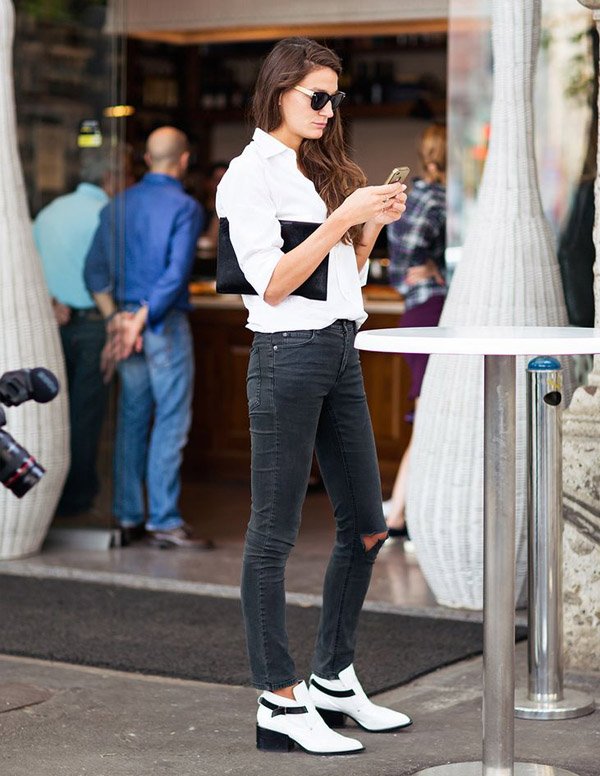 destroyed-jeans-street-style-white-shirt-boots
