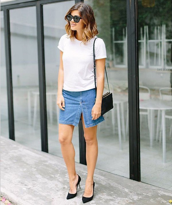 minissaia-jeans-fenda-t-shirt-branca-scarpin