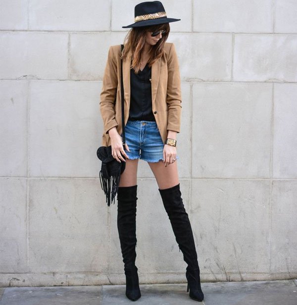 street-style-shorts-jeans-bota-over-the-knee-chapeu