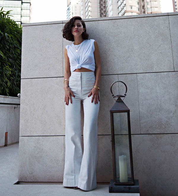 street-style-all-white-t-shirt-flare-pants