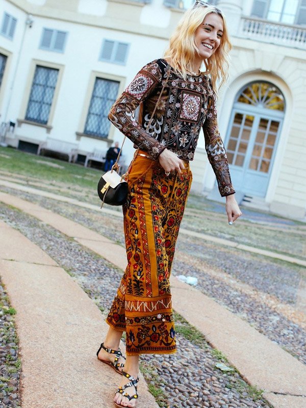 brown-colors-trend-printed-pants-flats-blouse-street-style