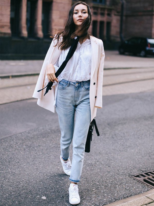 look-street-style-calca-jeans-blusa-branca-blazer