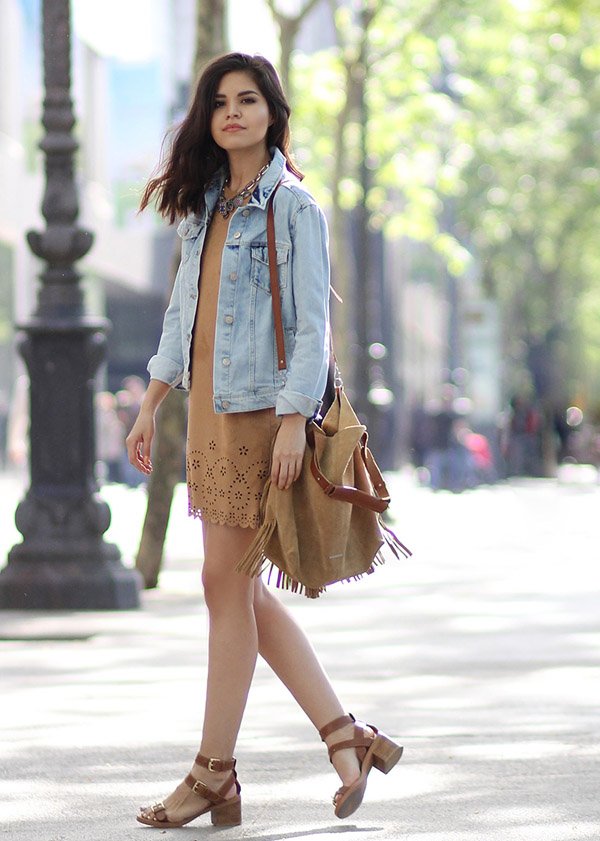 suede-dress-street-style-fringe-bag-denim-jacket