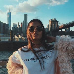 Fashion At Work: Gizele Oliveira