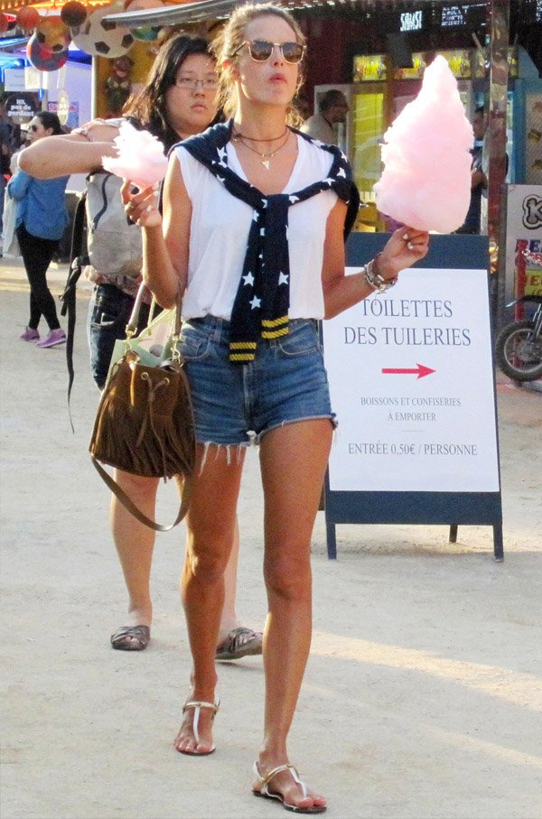 Alessandra Ambrosio Street Style SHorts Jeans