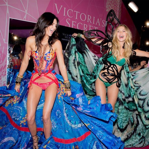 Kendall Jenner e Gigi Hadid no desfile da Victoria's Secret