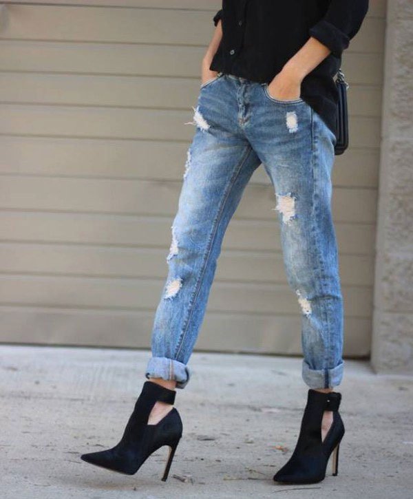 destroyed jeans ankle boots street style