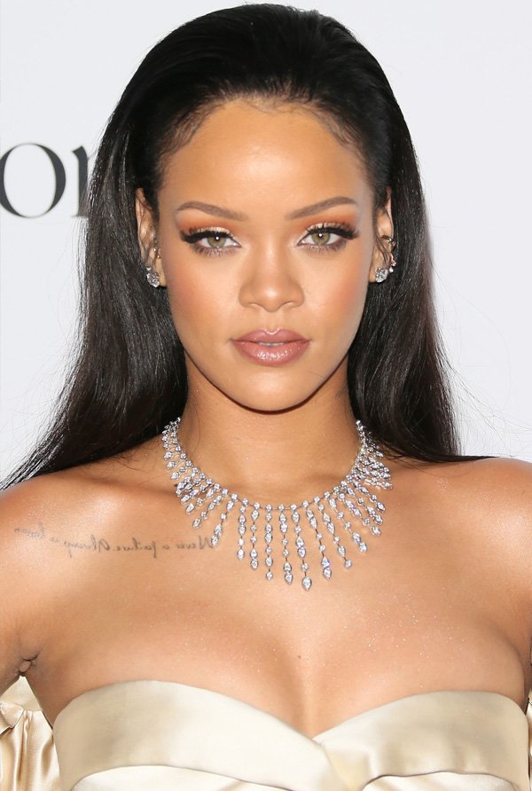 Rihanna Red Carpet Beauty Look