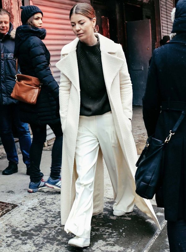 street style ntfw calça branca blazer branco
