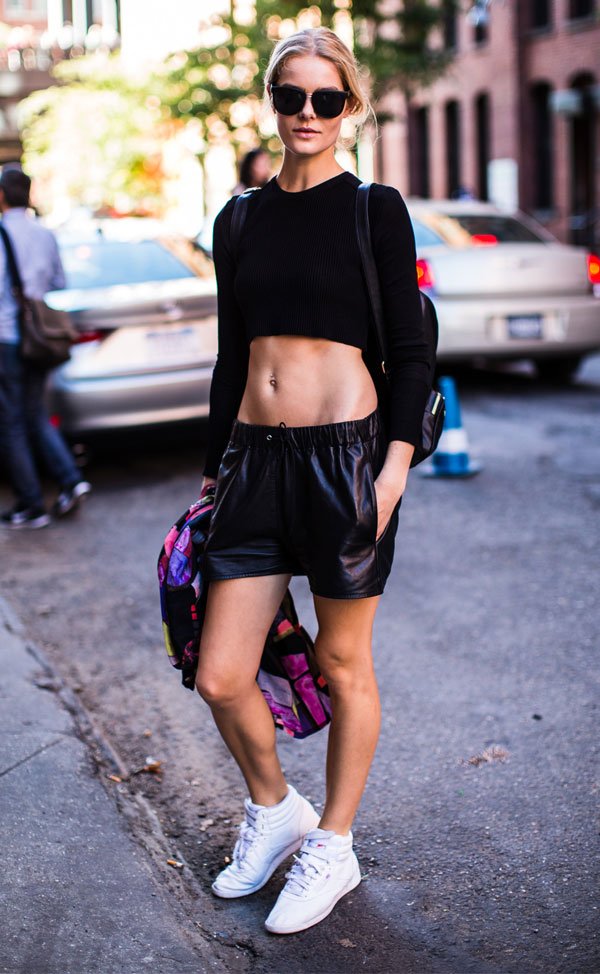 look sporty cropped short black