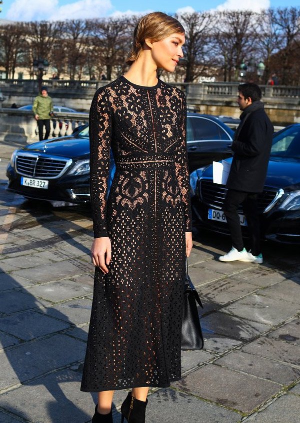 Paris Fashion Week Street Style Vestido de Renda Midi e Bota