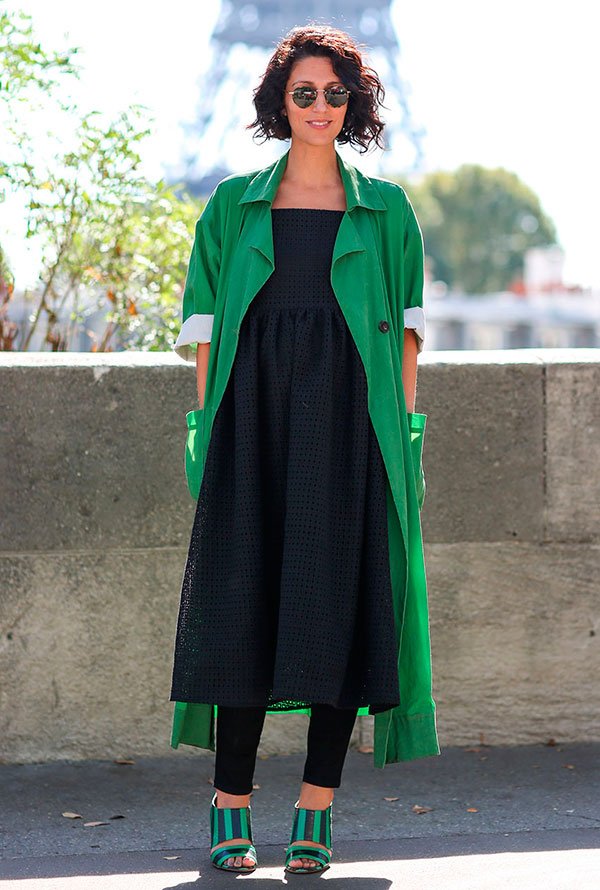 calca-com-vestido-street-style-vestido-preto-casaco-oversized-verde