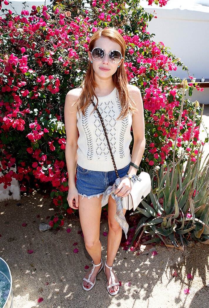 Emma Roberts se junta ao time de fashionistas apaixonadas por bandanas no Coachella