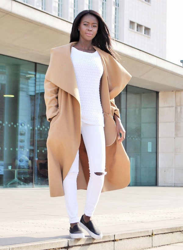 look total white beige trench coat