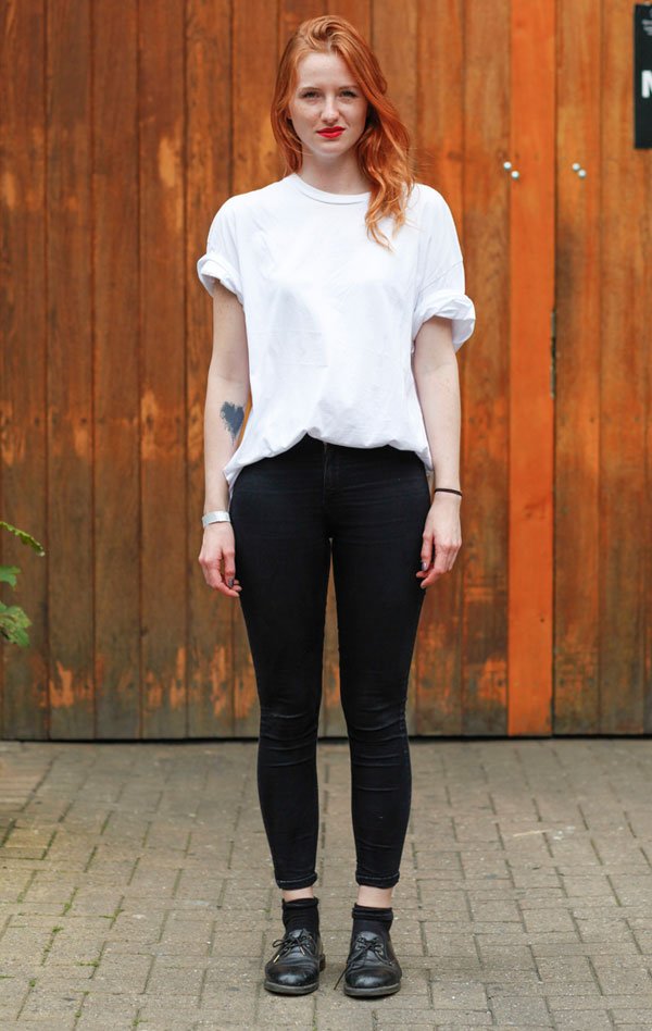 white t-shirt black pants street style