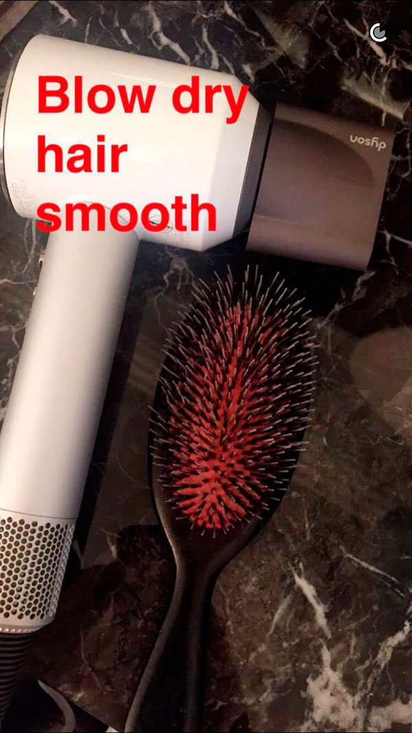 Foto de secador e escova no snapchat