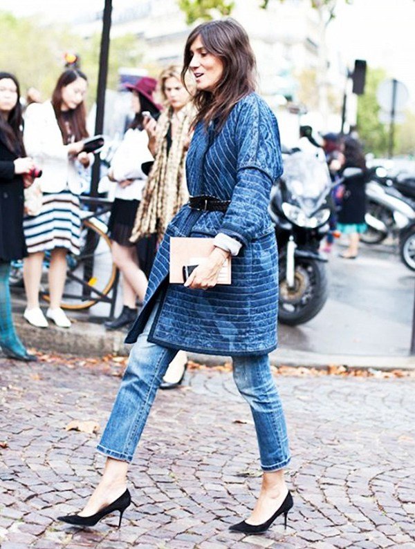 Emmanuelle Alt usa kimono jeans com cinto