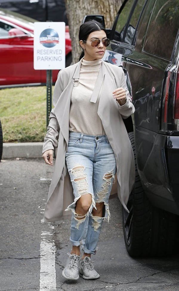 Kourtney Kardashian look maxi casaco
