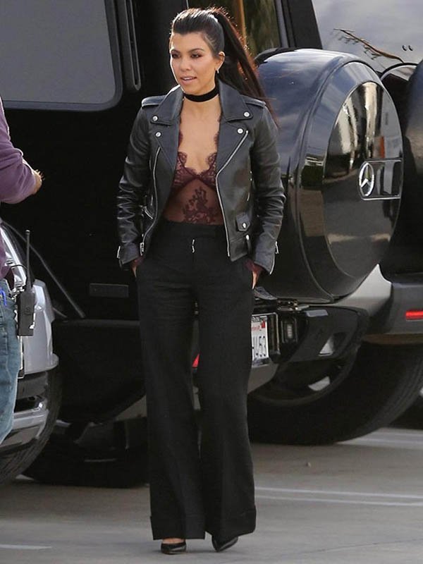 Kourtney Kardashian pantalona e body