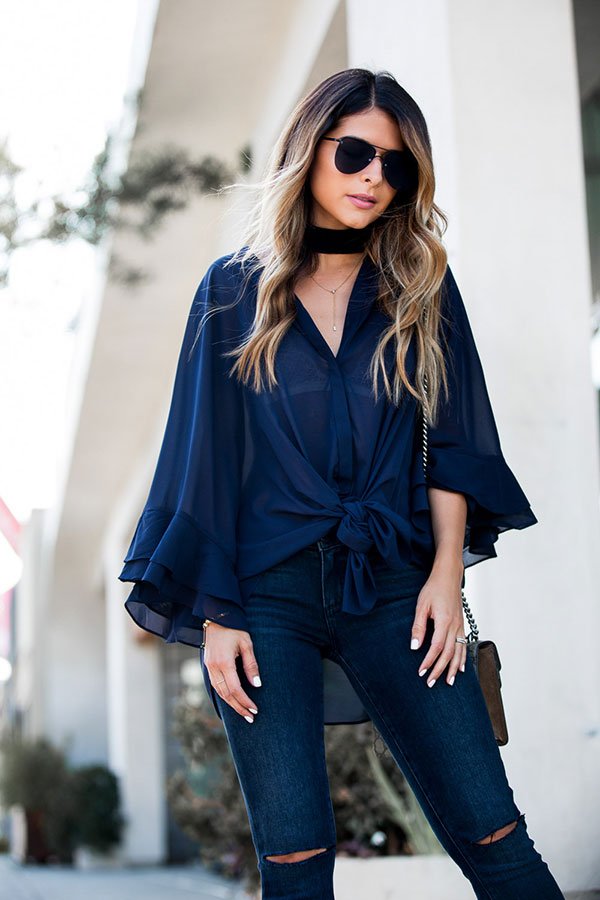 blusa azul com calça preta