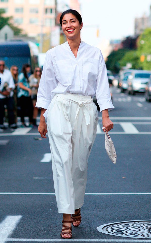 Street style look total white.