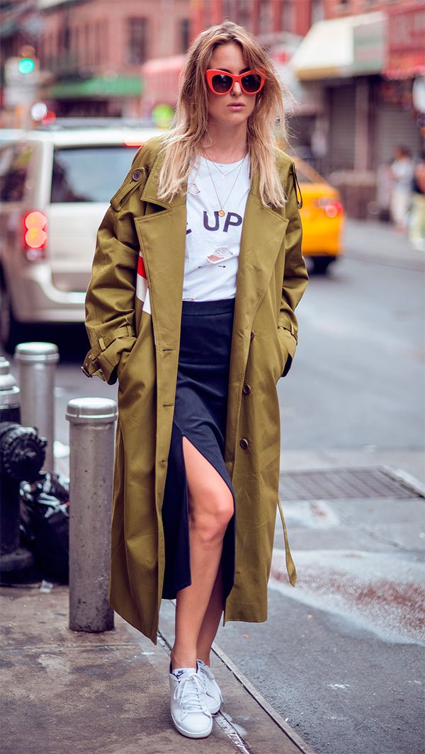 Street style look com maxi trench.