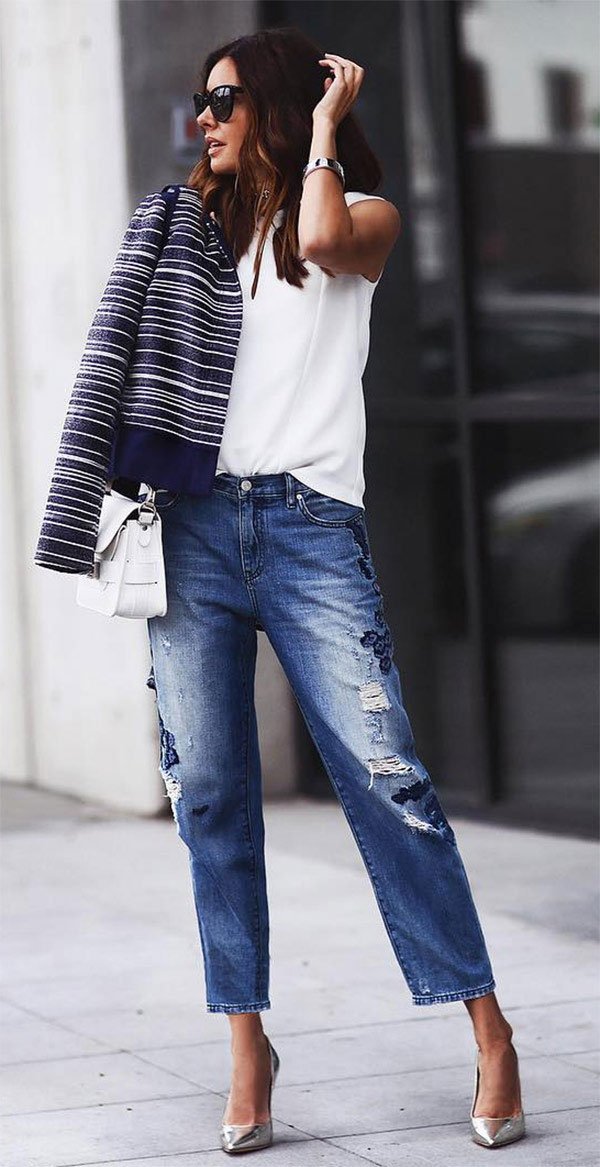 Street style look com regata e calça jeans.