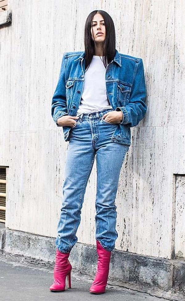 Street style look com jaqueta e calça jeans.