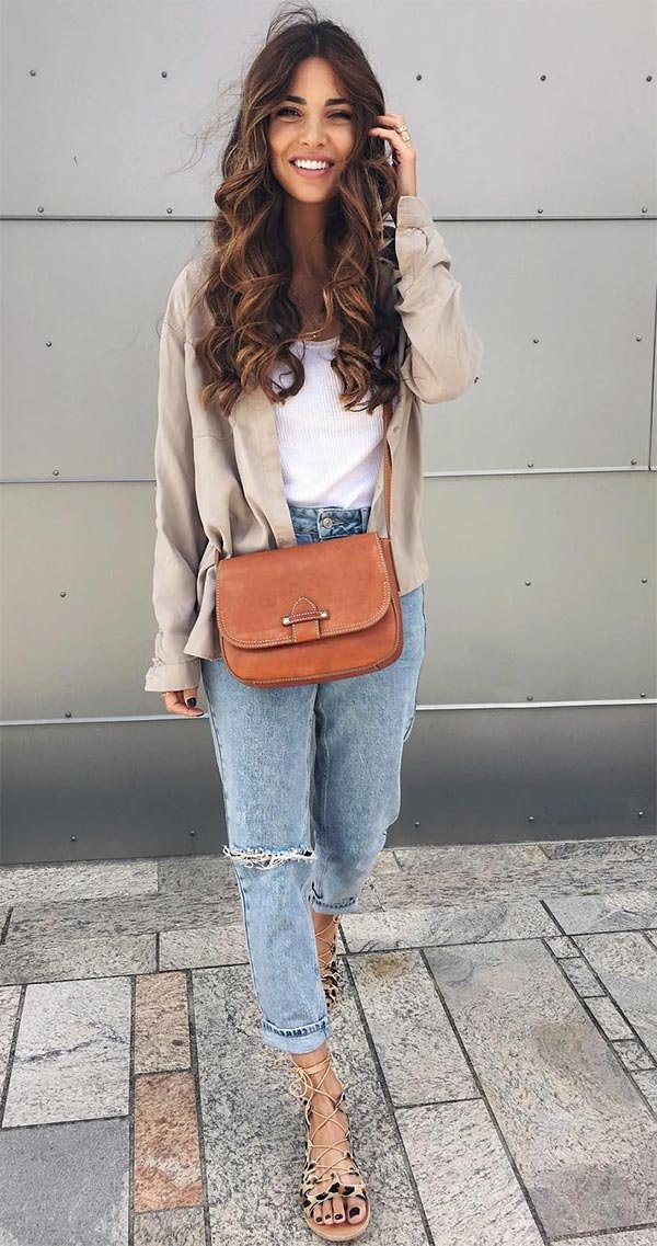 Street style look com jeans.