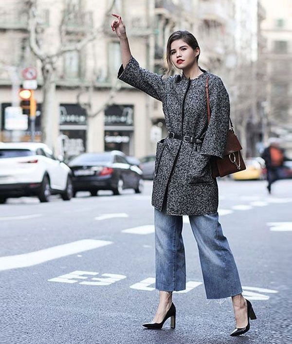 Street style look com calça jeans culotte.