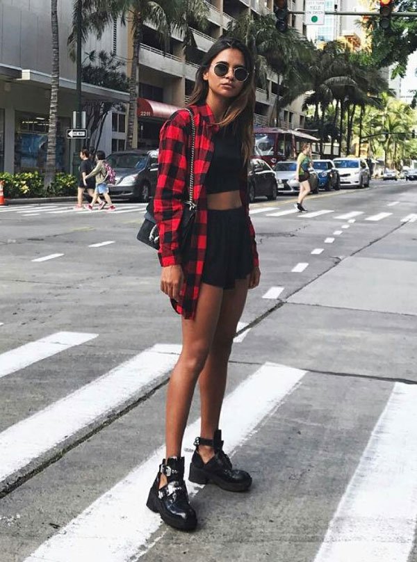 it-girl - cropped-short-preto-camisa-xadrez - camisa xadrez - meia estação - street style