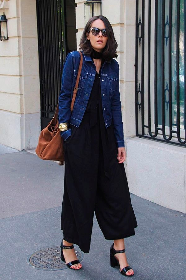 It Girl - macacao-preto-pantalona-jaqueta-jeans-sandalia-preta - macacão - Meia Estação - Street Style