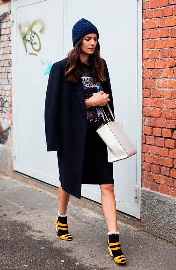 It Girl - casaco-tshirt-vintage-sandalia-meia - meia - outono - Street Style