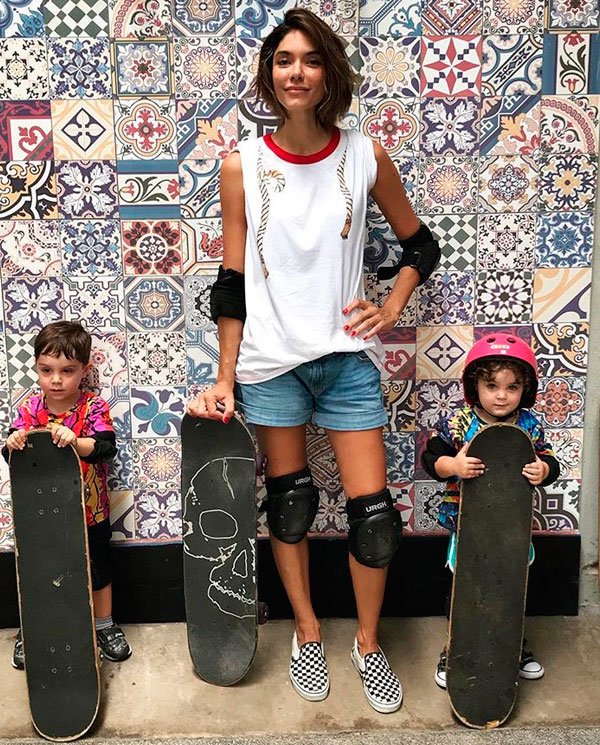 Laura Ancona, Raul e Teresa - regata-shor-jeans-vans - short jeans - verão - street style