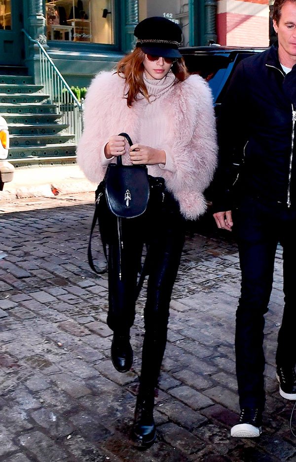 kaia gerber - look - casaco - faux - fur