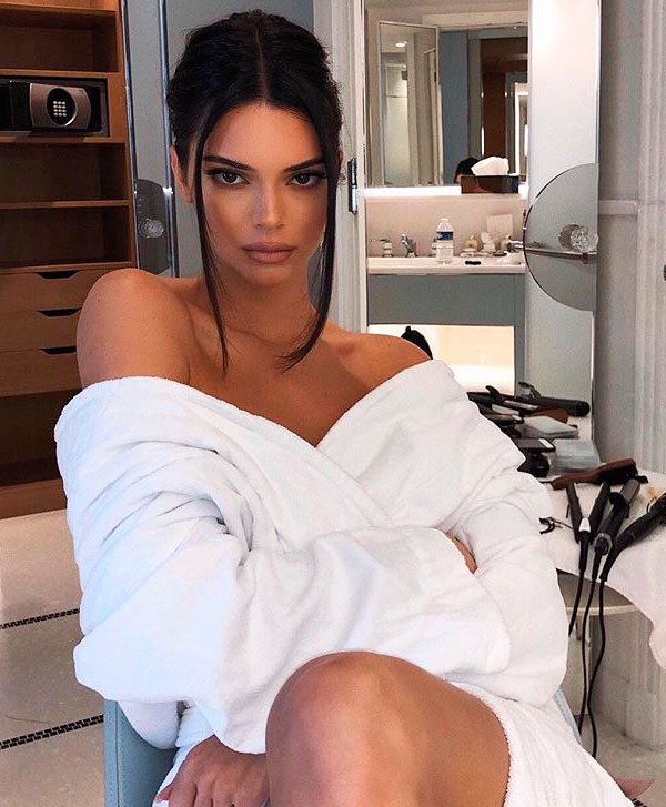 Kendall Jenner/Reprodução - maquiagem-beleza-coque - maquiagem bronzer - todas - estúdio