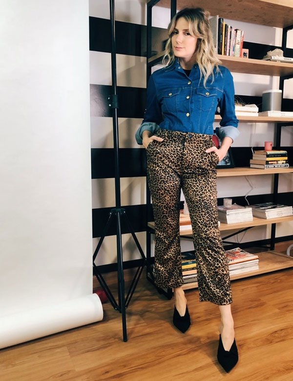 Karina Facci - camisa-jeans-calca-onca-street - calça animal print - verão - steal the look