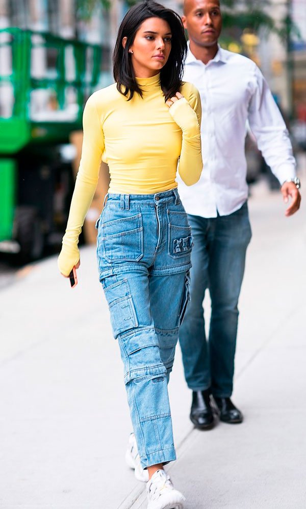 Kendall Jenner - blusa-amarela-calça-cargo- - calça-cargo - outono - street-style