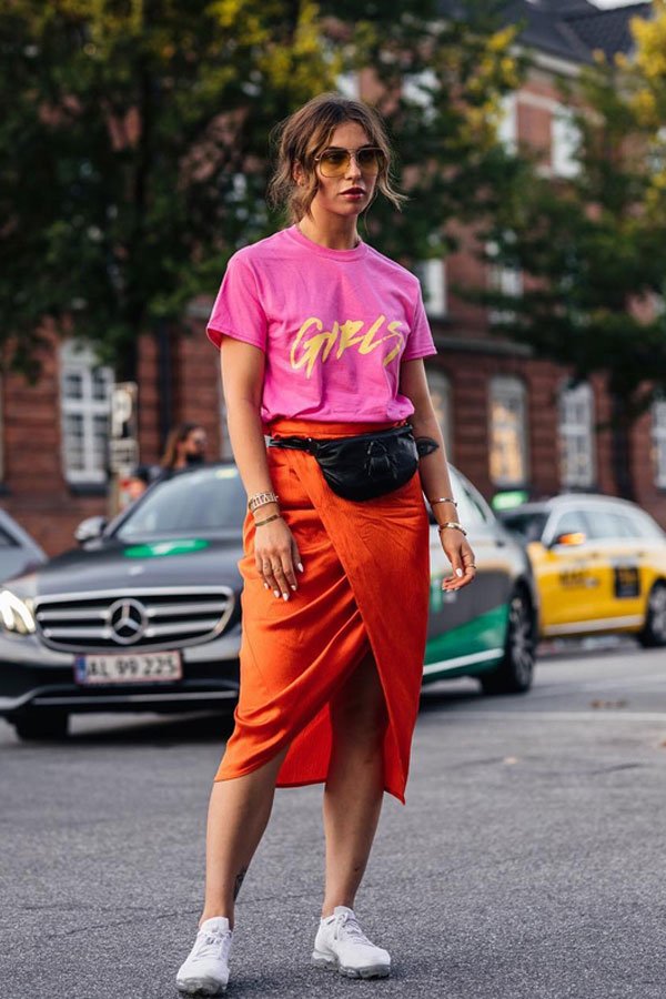 reprodução pinterest - saia e camiseta - colorido - verão - street style