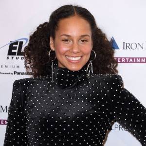 9 Vezes Que a Alicia Keys Arrasou no Look (Quase) Sem Maquiagem