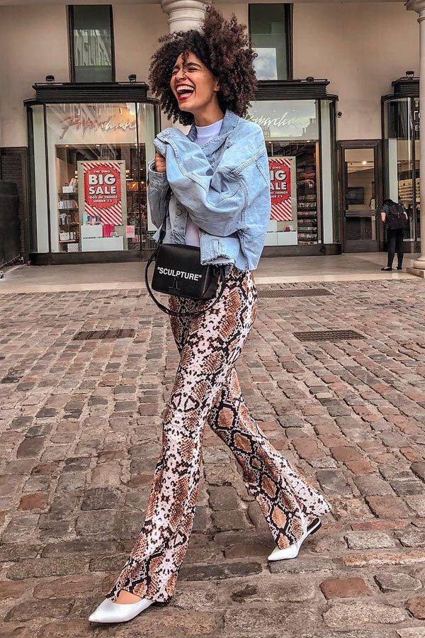 Syana Laniyan - calça e jaqueta jeans - snake print - outono - street style